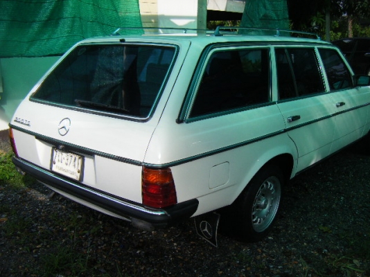 รถสะสม w123tdแวน ดีเซล สภาพเดิมๆทั้งคัน ทำสีปะผุมาอย่างดี เครื่องแน่น แอร์เย็น