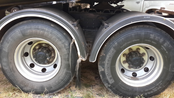 ขายดาวน์หัวลากHINO MEGA320พร้อมหางพื้นเรียบสามเพลาราคาโทร0843923995