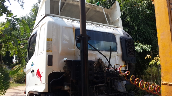 ขายดาวน์หัวลากHINO MEGA320พร้อมหางพื้นเรียบสามเพลาราคาโทร0843923995