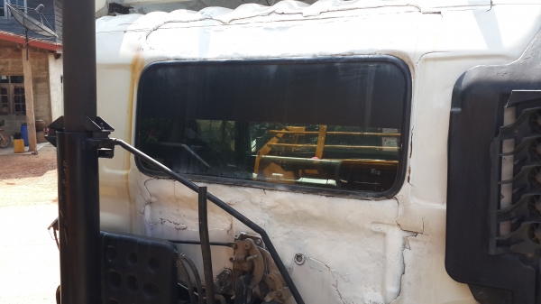 ขายดาวน์หัวลากHINO MEGA320พร้อมหางพื้นเรียบสามเพลาราคาโทร0843923995