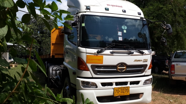 ขายดาวน์หัวลากHINO MEGA320พร้อมหางพื้นเรียบสามเพลาราคาโทร0843923995