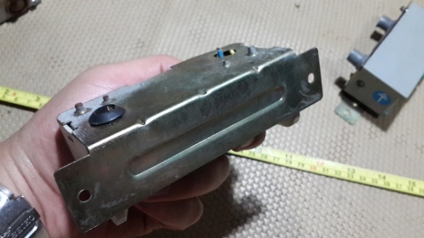 มีอีแค่ 1 ชุดสุดท้ายครับ.สวิทส์ON-OFF เฟสเดียว 2 สาย ราคาเท่ากันเลยครับ