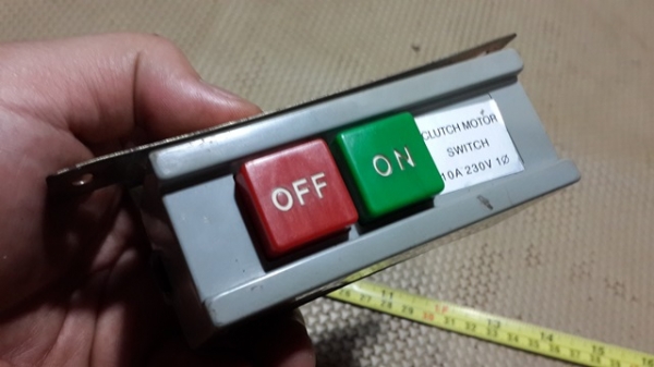 มีอีแค่ 1 ชุดสุดท้ายครับ.สวิทส์ON-OFF เฟสเดียว 2 สาย ราคาเท่ากันเลยครับ