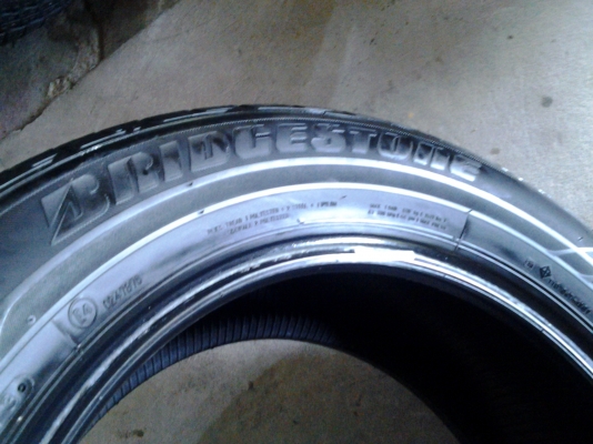 บริสโตน  215/60/16 ปี 13 ดอกหนาๆนุ่มๆ