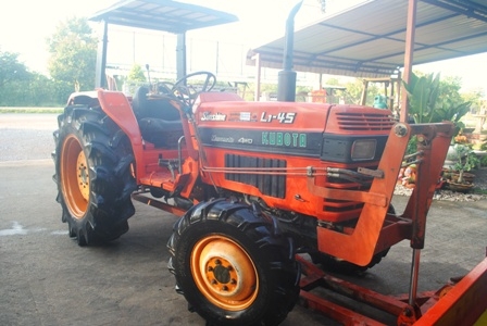 ขายรถไถ Kubota L1-45(4WD) พร้อมดันหน้า,ผานหลัง พร้อมใช้งาน