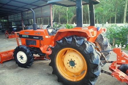 ขายรถไถ Kubota L1-45(4WD) พร้อมดันหน้า,ผานหลัง พร้อมใช้งาน