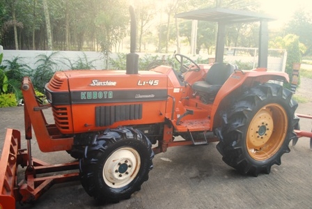 ขายรถไถ Kubota L1-45(4WD) พร้อมดันหน้า,ผานหลัง พร้อมใช้งาน