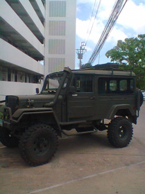 ขายรถจี๊ปj32 ยกสูงยางตะขาบขับ4