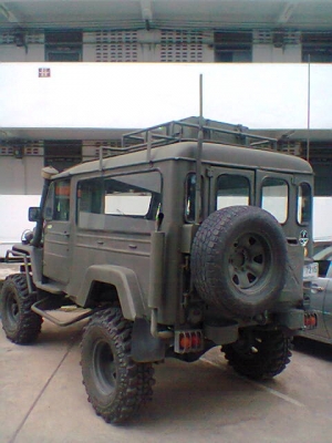 ขายรถจี๊ปj32 ยกสูงยางตะขาบขับ4