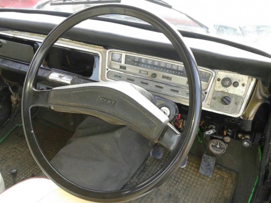 ขายรถ FIAT โบราณ สไตล์คลาสสิคเจ้าคุณปู่ ยกเครื่องใหม่ หัวใจMitsu 1,500cc มีใบตัวถังรถ และสัญญาซื้อขายให้ครับ ขายราคา 60,000.-