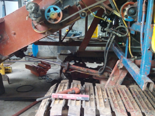 ขารถเกี่่ยวศักด์พัฒนา บิก 3.7 ต่ออุ้มไทเส็ง