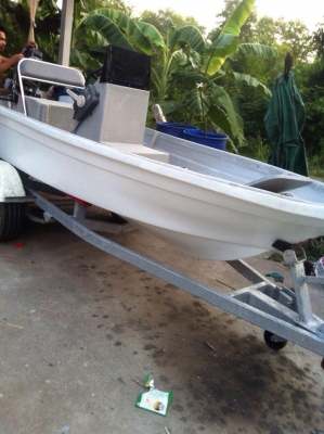 ขายเรือ 13 ฟุต 65,000 บาท ยามาฮ่า 15 แรง ป้อมกลาง