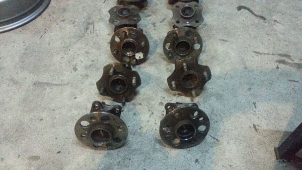 ขายแล้ว  ดุมลูกปืนล้อสำหรับทำ สารี่ รถลาก เทรลเล่อร์