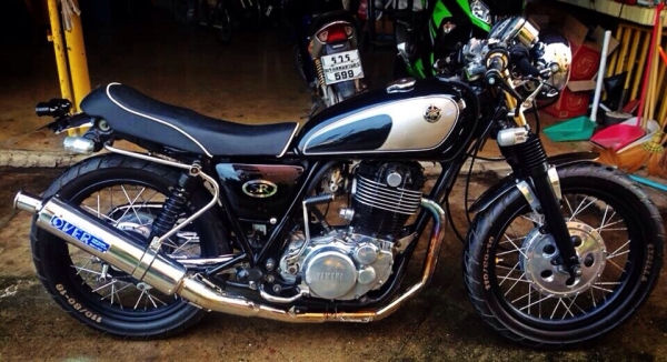 #ขาย รถใช้งานเองดูแลอย่างดีครับ Sr 400cc ปี96 ค่าเฟ่ อินวอยตัวจิง+สพม ตัวจริง ท่อคอเลสยกแท้ๆทั้งเส้น..สภาพโดยรวมตามภาพ ไมล์ใช้ได้ปกติทั้ง2ฝั่ง ระบบไฟออกทุกจุด แรงทอล์คโอเค 140+ครับ ,เครื่องไม่มีเยิ้มแน่นอนครับ 65,000 ไทยแลนด์