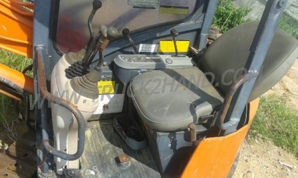 รถแบคโฮ HITACHI  PX30  3 สูบ เครื่อง ISUZU