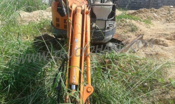 รถแบคโฮ HITACHI  PX30  3 สูบ เครื่อง ISUZU