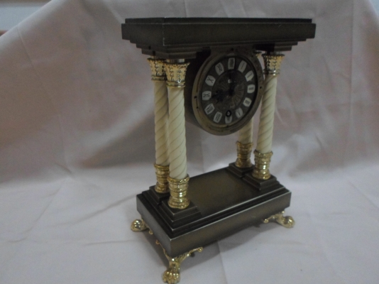 นาฬิกาไขลานตั้งโต๊ะเก่า