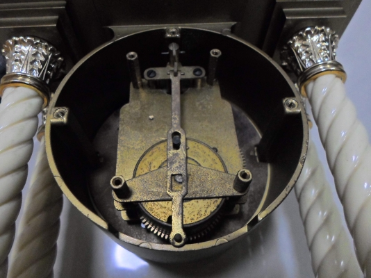 นาฬิกาไขลานตั้งโต๊ะเก่า