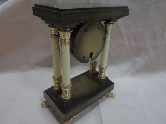 นาฬิกาไขลานตั้งโต๊ะเก่า