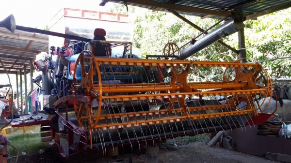 ขายรถเกี่ยวข้าวเกษตรพัฒนา ปี08 เครื่อง อีซูซุ6HH1 TURBO โซ่อัดใหม่ ใบแทรคเต็ม สภาพเต็ม พร้อมลุยงาน อุ้มโรงงาน