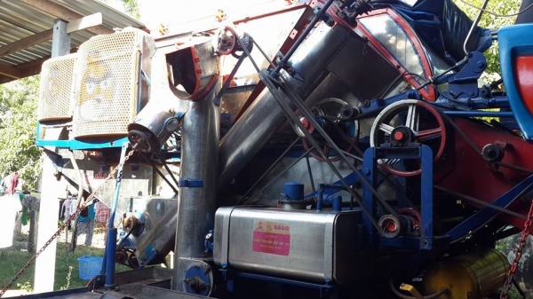 ขายรถเกี่ยวข้าวเกษตรพัฒนา ปี08 เครื่อง อีซูซุ6HH1 TURBO โซ่อัดใหม่ ใบแทรคเต็ม สภาพเต็ม พร้อมลุยงาน อุ้มโรงงาน