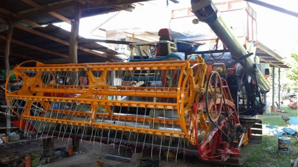 ขายรถเกี่ยวข้าวเกษตรพัฒนา ปี08 เครื่อง อีซูซุ6HH1 TURBO โซ่อัดใหม่ ใบแทรคเต็ม สภาพเต็ม พร้อมลุยงาน อุ้มโรงงาน