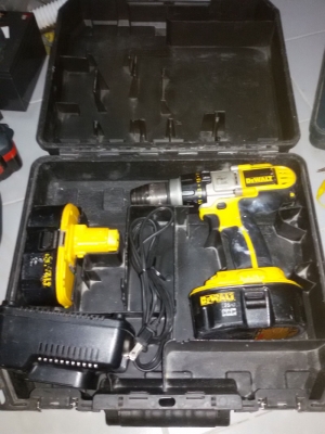 ขายสว่านไร้สาย Dewalt DCD950 18V  เจาะไม้ ปูน เหล็ก มีไฟส่องสว่าง แรง อึด ถึก