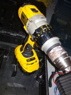 ขายสว่านไร้สาย Dewalt DCD950 18V  เจาะไม้ ปูน เหล็ก มีไฟส่องสว่าง แรง อึด ถึก