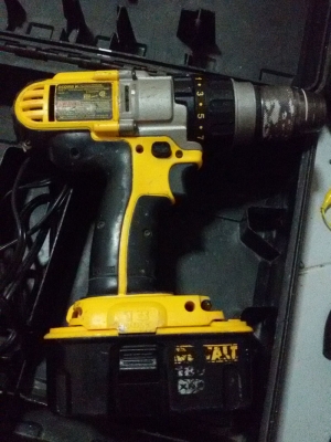 ขายสว่านไร้สาย Dewalt DCD950 18V  เจาะไม้ ปูน เหล็ก มีไฟส่องสว่าง แรง อึด ถึก