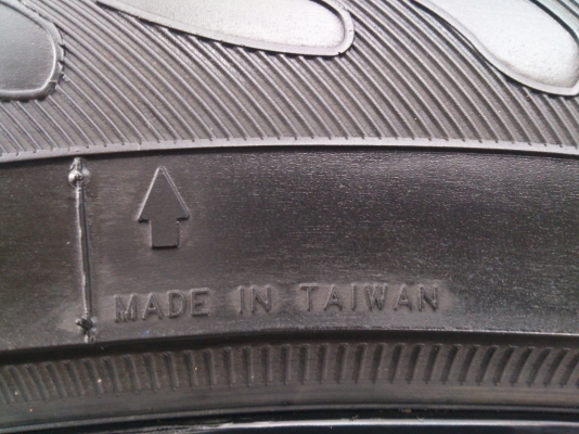 ขายแม็ก 6รูขอบ20 พร้อมยาง265/50R20 ยางปลายปี11 ดอกยางเต็มไม่แตกไม่ร้าวไม่กินข้างใช้งานน้อยมาก (สภาพแม็กยาง90\%) สวยๆ จำนวน 1 ชุด