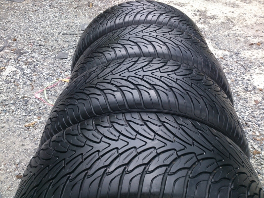 ขายแม็ก 6รูขอบ20 พร้อมยาง265/50R20 ยางปลายปี11 ดอกยางเต็มไม่แตกไม่ร้าวไม่กินข้างใช้งานน้อยมาก (สภาพแม็กยาง90\%) สวยๆ จำนวน 1 ชุด