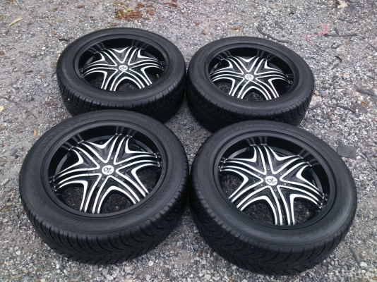 ขายแม็ก 6รูขอบ20 พร้อมยาง265/50R20 ยางปลายปี11 ดอกยางเต็มไม่แตกไม่ร้าวไม่กินข้างใช้งานน้อยมาก (สภาพแม็กยาง90\%) สวยๆ จำนวน 1 ชุด