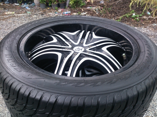ขายแม็ก 6รูขอบ20 พร้อมยาง265/50R20 ยางปลายปี11 ดอกยางเต็มไม่แตกไม่ร้าวไม่กินข้างใช้งานน้อยมาก (สภาพแม็กยาง90\%) สวยๆ จำนวน 1 ชุด