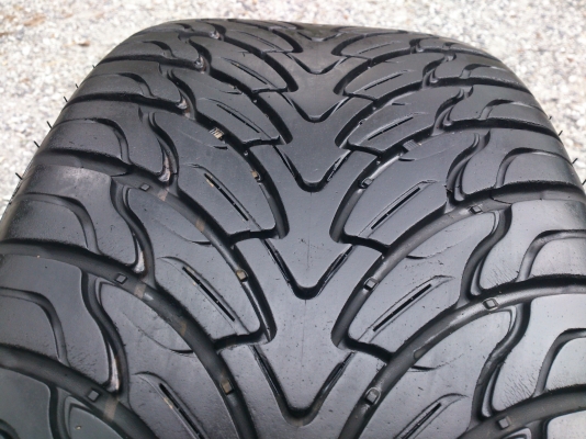 ขายแม็ก 6รูขอบ20 พร้อมยาง265/50R20 ยางปลายปี11 ดอกยางเต็มไม่แตกไม่ร้าวไม่กินข้างใช้งานน้อยมาก (สภาพแม็กยาง90\%) สวยๆ จำนวน 1 ชุด