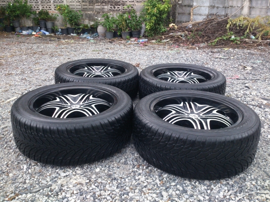 ขายแม็ก 6รูขอบ20 พร้อมยาง265/50R20 ยางปลายปี11 ดอกยางเต็มไม่แตกไม่ร้าวไม่กินข้างใช้งานน้อยมาก (สภาพแม็กยาง90\%) สวยๆ จำนวน 1 ชุด