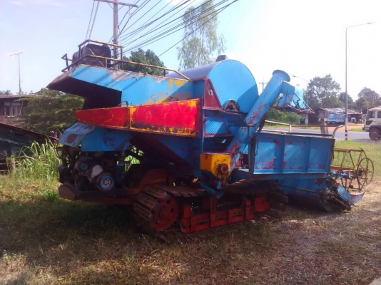 รถเกี่ยวข้าวพร้อมใช้งานเครื่อง EH700. 6สูบ แรงดีมากๆครับ