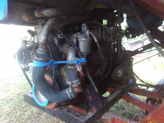 รถเกี่ยวข้าวพร้อมใช้งานเครื่อง EH700. 6สูบ แรงดีมากๆครับ