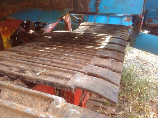 รถเกี่ยวข้าวพร้อมใช้งานเครื่อง EH700. 6สูบ แรงดีมากๆครับ