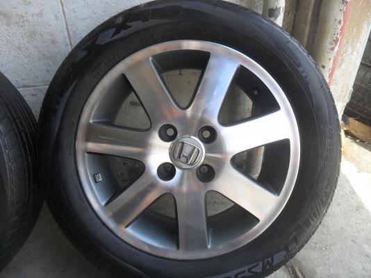 ล้อแม็ก 15นิ้ว 4รู100 พร้อมยาง สวยๆ 4 ล้อ ราคา 4900 บาท