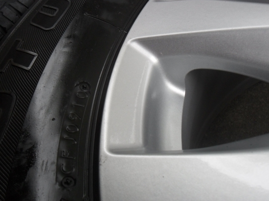 ล้อแม็ก 17นิ้ว 6รู มาสด้า พร้อมยาง 265/65R17ปี10 สวยๆ 4 ล้อ ราคา 7900 บาท