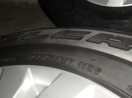 ล้อแม็ก 17นิ้ว 6รู มาสด้า พร้อมยาง 265/65R17ปี10 สวยๆ 4 ล้อ ราคา 7900 บาท