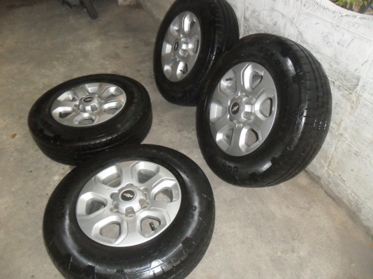 ล้อแม็ก 16นิ้ว 6รู เชฟ พร้อมยาง 205R16ปี10 สวยๆ 4 ล้อ ราคา 6900 บาท