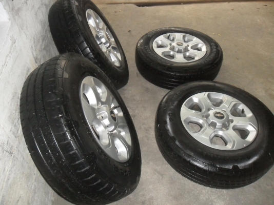 ล้อแม็ก 16นิ้ว 6รู เชฟ พร้อมยาง 205R16ปี10 สวยๆ 4 ล้อ ราคา 6900 บาท