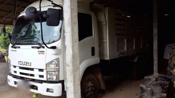 รถอีซูซุ 6 ล้อดั้ม 210 แรงม้า. ปี 56 ( รถวิ่ง 2x,xxx กว่า กม. ) สนใจติดต่อ 081 - 6079515 รถอีซูซุ 6 ล้อดั้ม 210 แรงม้า. ปี 56 ( รถวิ่ง 2x,xxx กว่า กม. ) สนใจติดต่อ 081 - 6079515