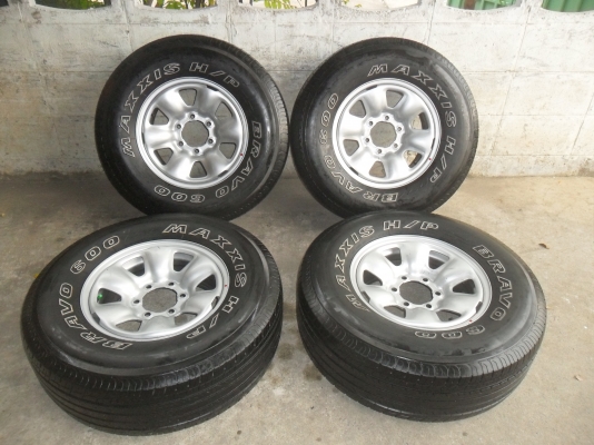 ล้อกะทะ 16นิ้ว 6รู พร้อมยาง 265/70R16ปี09 สวยๆ 4 ล้อ ราคา 6900 บาท