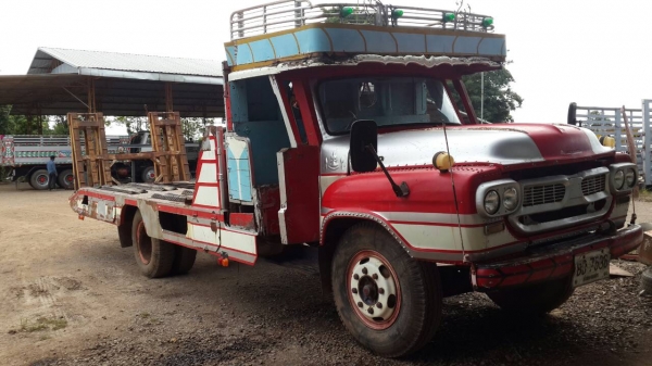 ขายด่วนรถบรรทุก 6 ล้อท้ายลาด บันไดขึ้นรถเกี่ยวข้าว