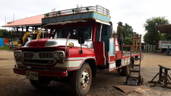 ขายด่วนรถบรรทุก 6 ล้อท้ายลาด บันไดขึ้นรถเกี่ยวข้าว ขายด่วนรถบรรทุก 6 ล้อท้ายลาด บันไดขึ้นรถเกี่ยวข้าว