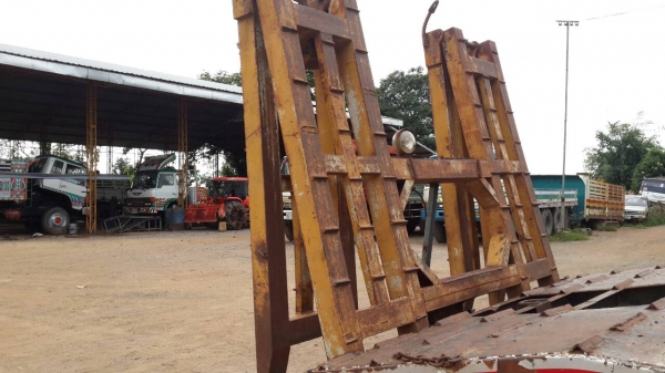 ขายด่วนรถบรรทุก 6 ล้อท้ายลาด บันไดขึ้นรถเกี่ยวข้าว ขายด่วนรถบรรทุก 6 ล้อท้ายลาด บันไดขึ้นรถเกี่ยวข้าว