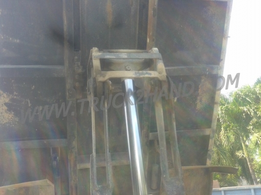 ISUZU  6 ล้อดัมพ์ รุ่น NMR 130  ปีจดทะเบียน 2554