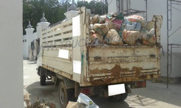 ISUZU  6 ล้อดัมพ์ รุ่น NMR 130  ปีจดทะเบียน 2554